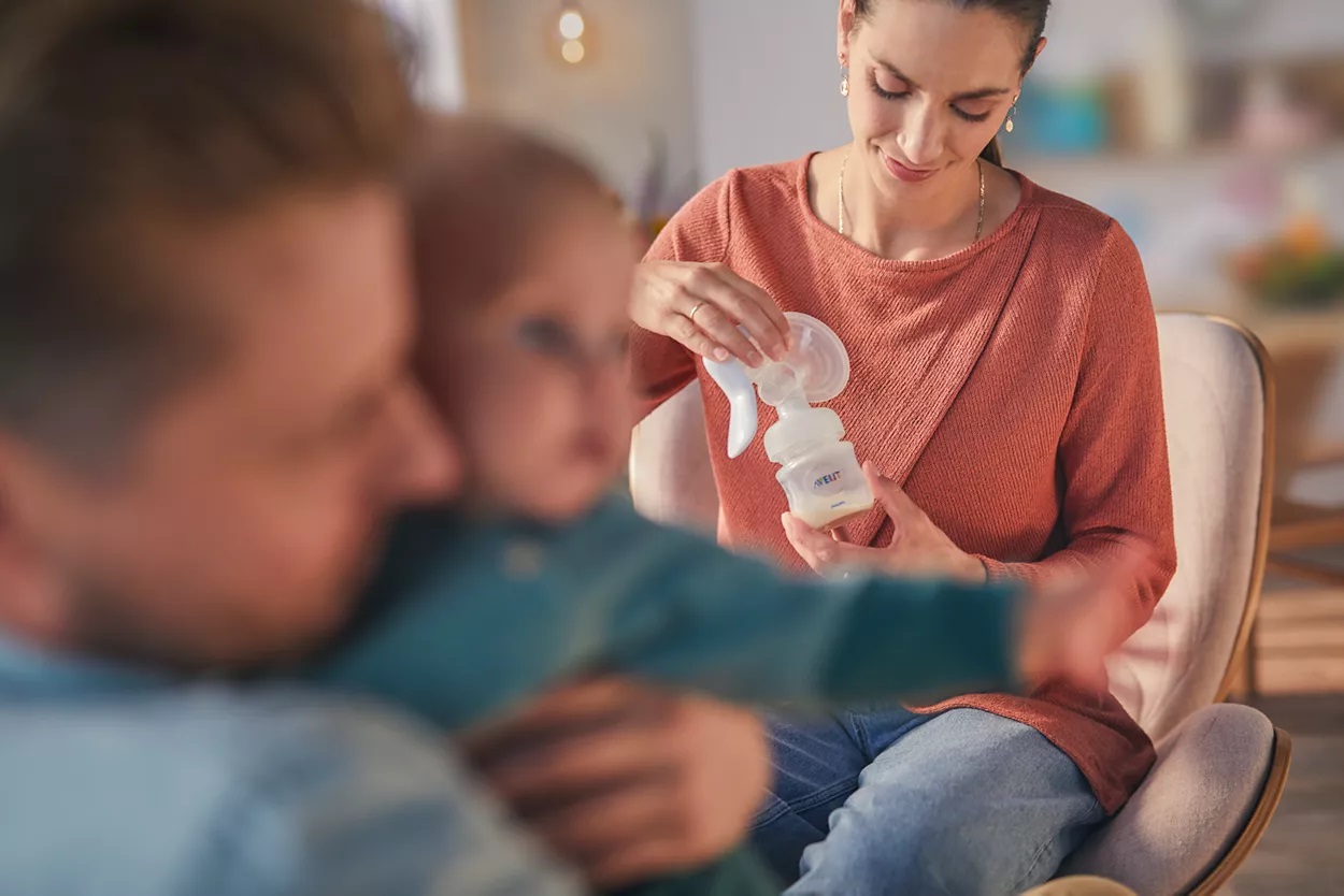 AVENT MANUELNA PUMPICA, SET ZA IZMAZANJE NATURAL (flasice, tufer, via solja sa adapterom) - Slika 5