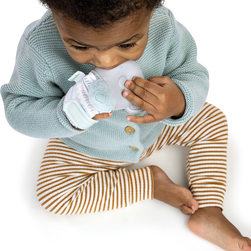 KIDS II INGENUITY RUKAVICA GLODALICA ZA BEBE - VAN™ 3-36M - Slika 4